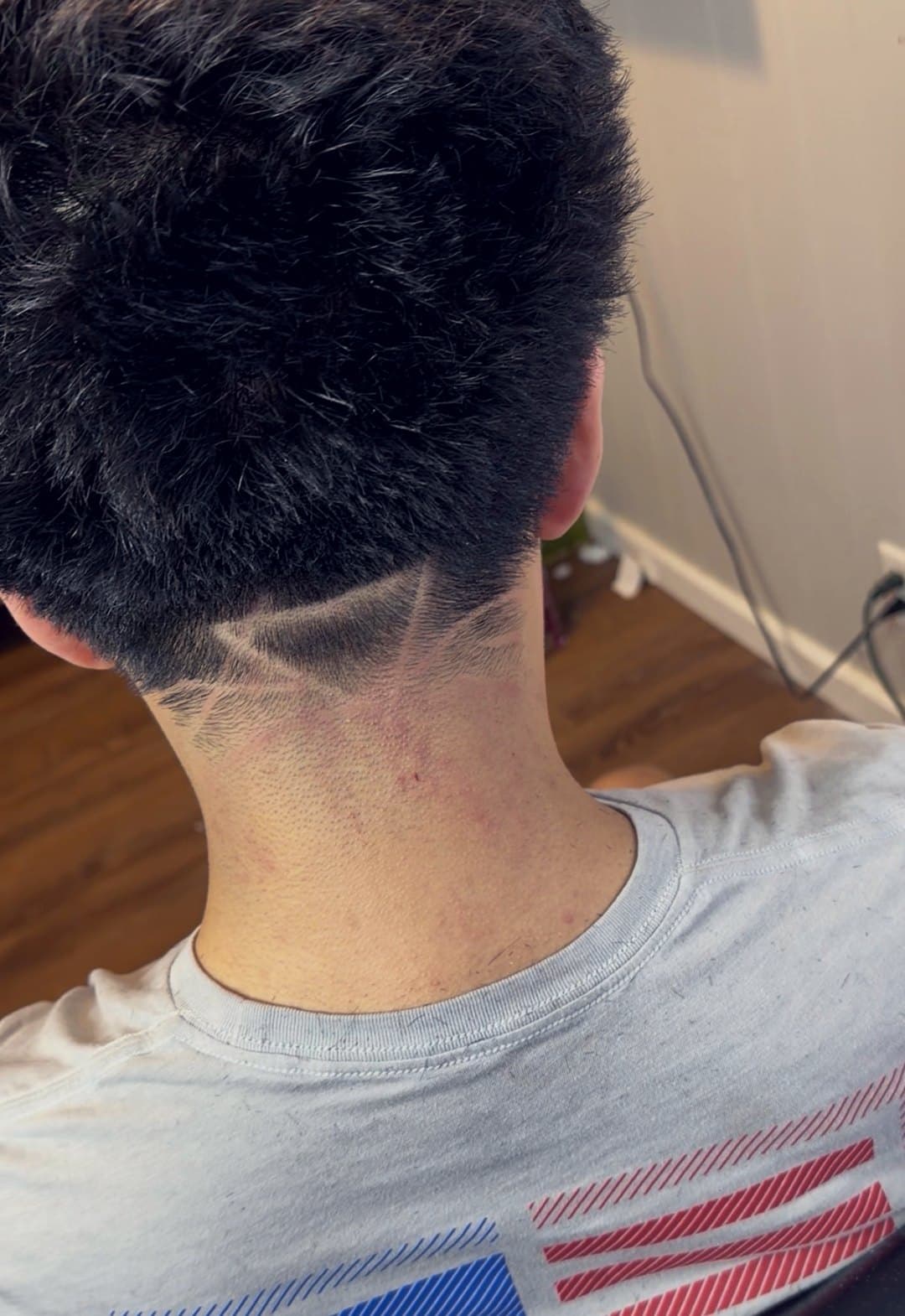 Geometric line design at the nape with low fade, back view